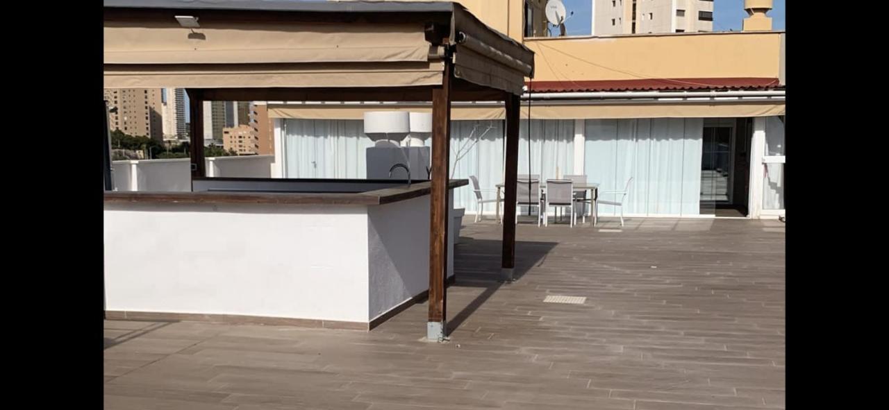 Atico Con Enorme Terraza Y Chill Out Particular Appartement Benidorm Buitenkant foto