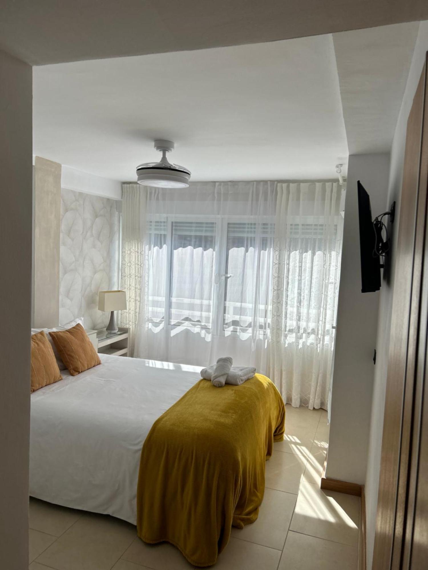Atico Con Enorme Terraza Y Chill Out Particular Appartement Benidorm Buitenkant foto